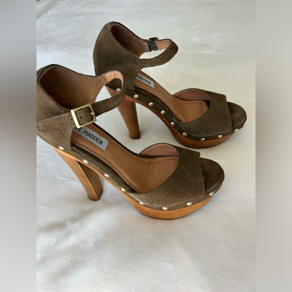 Steve Madden green suede wood heals. Size 6 - Picture 7 of 8